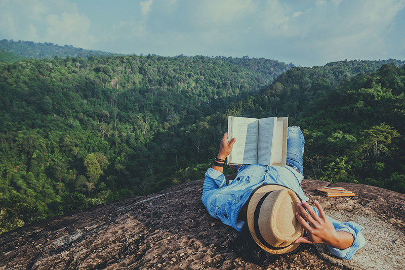2022_Travel-BOOK_LEAD