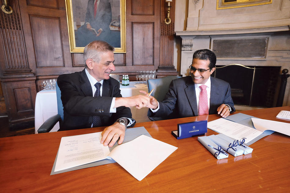 University of Bologna engineering dean Pier Paolo Diotallevi and SEAS dean Feniosky Pena-Mora signing an accord between their two schools