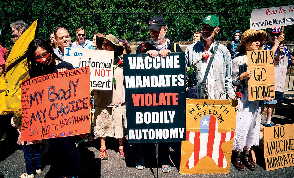 People protesting vaccine mandates